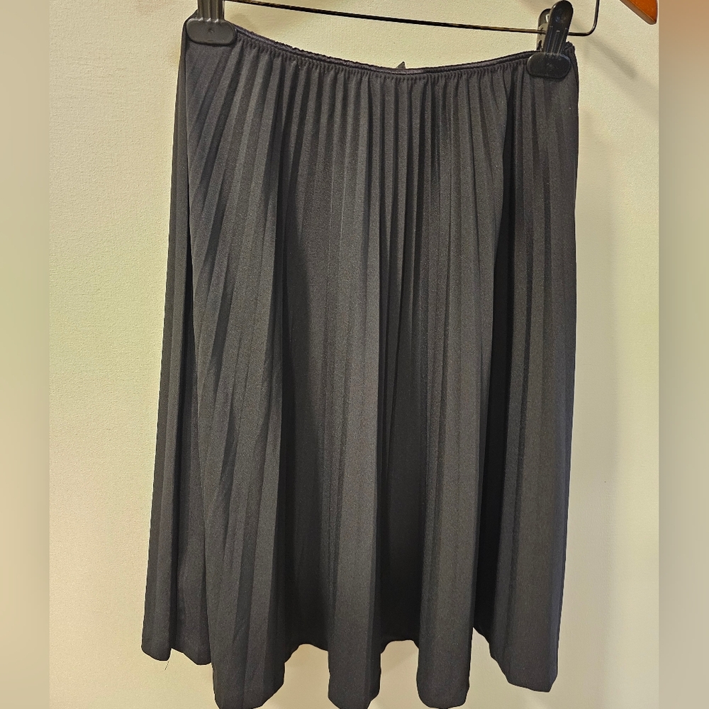 Black mid length skirt, small